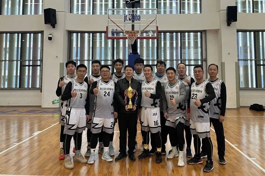 竞技场上尽显风采，赞叹不已